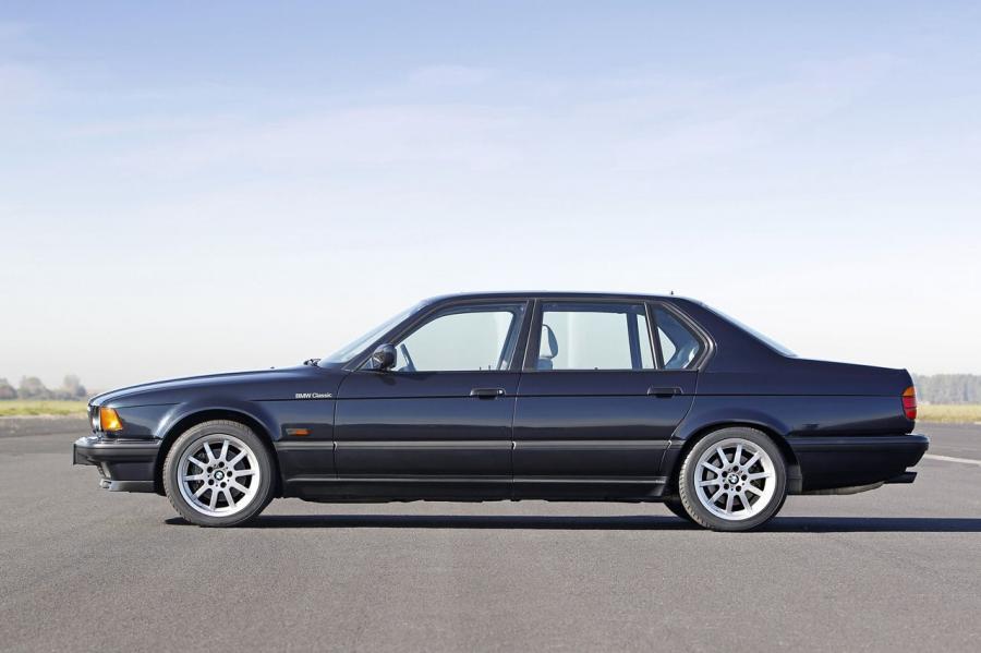  BMW 750iL 1986 года  (фото 14 из 16)